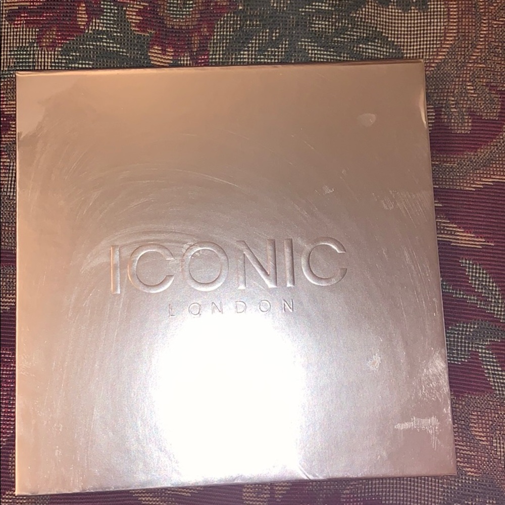 Iconic London day to stay eyeshadow palette